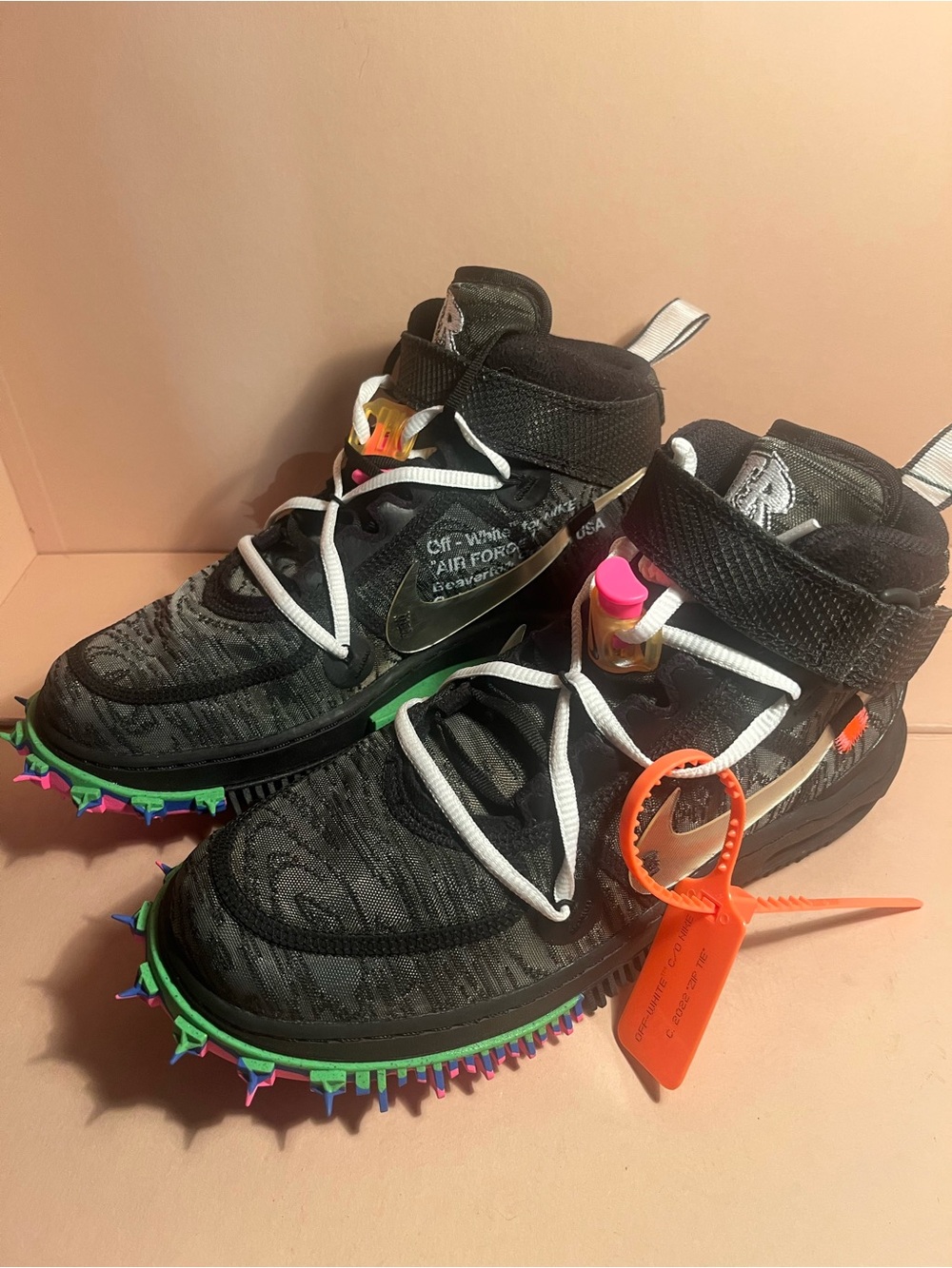 Off-White x Nike Air Force 1 Mid Black with Neon Spike Sole size US 7 🎸🎾🏀🏈